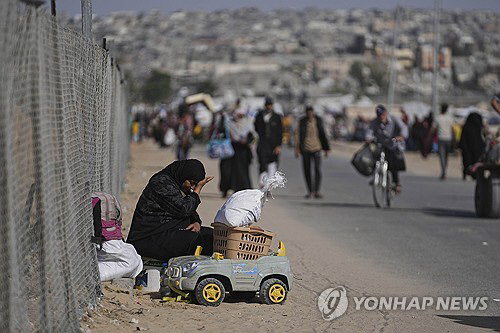 가자지구 칸유니스의 피란민. AP 연합뉴스